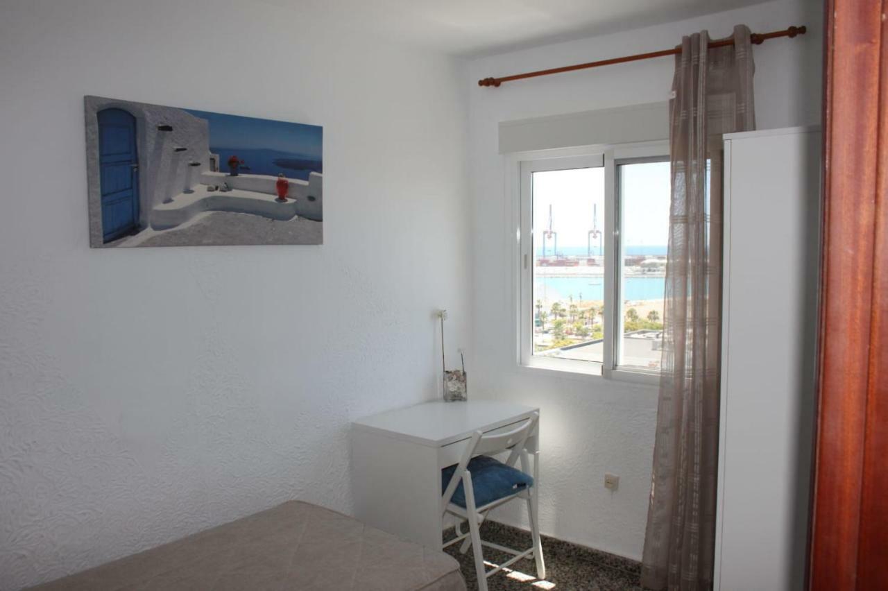 Apartamento Plaza Reina Apartment Малага Екстериор снимка